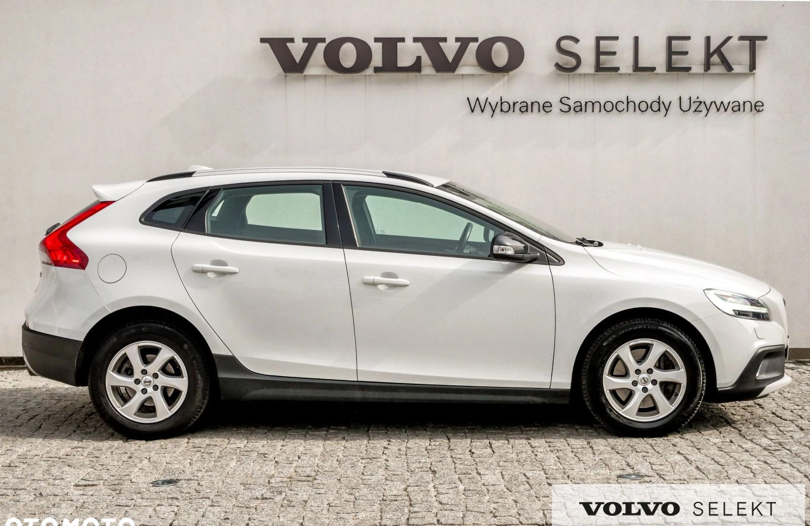 Volvo V40 cena 87900 przebieg: 92080, rok produkcji 2019 z Serock małe 562